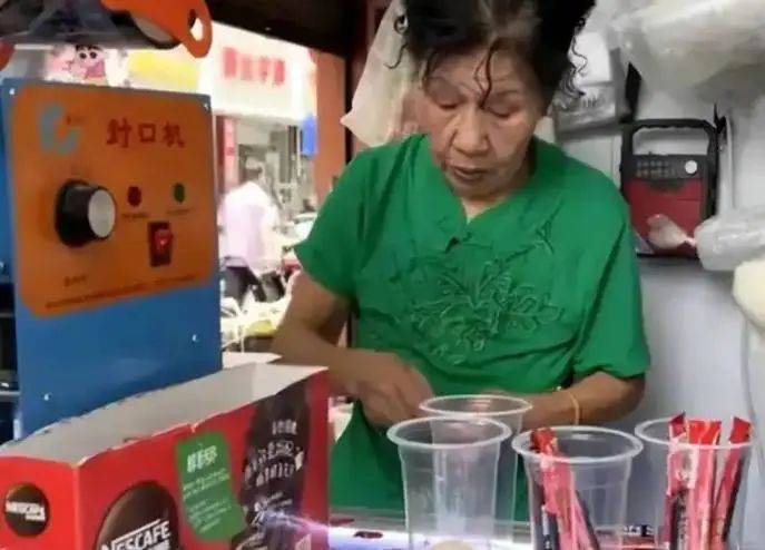 元手冲“咖啡阿姨”：生意淡了快乐回来了不朽情缘从日销400杯到100杯！10(图5)